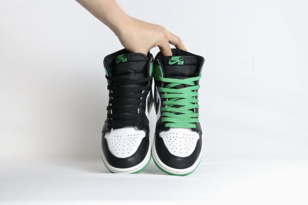 Jordan 1 Retro High OG Lucky Green • 41 - Image 5