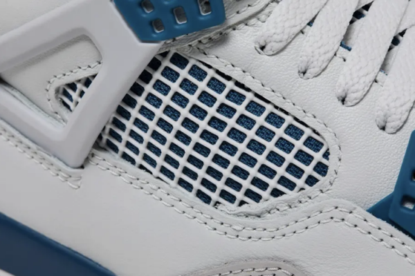 Jordan 4 Retro Military Blue 2024 - Image 4