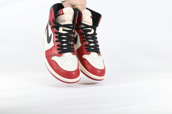 Jordan 1 Retro High OG Chicago Lost and Found - 47,5 - Image 5