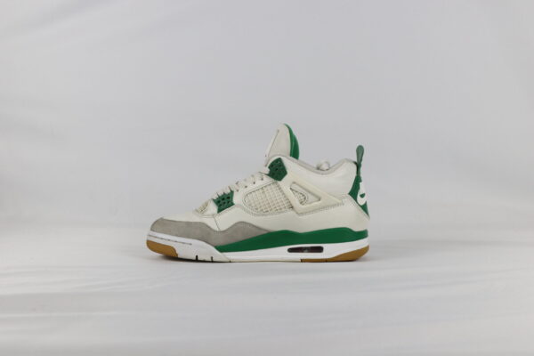 Jordan 4 Retro SB Pine Green - 42,5