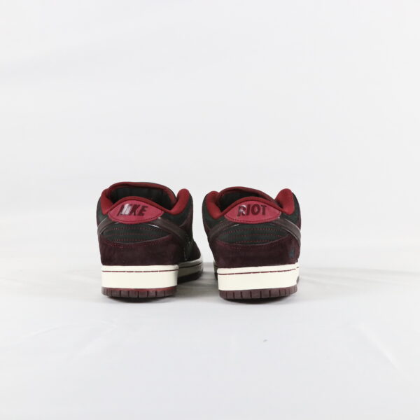 Nike SB Dunk Low Riot Skateshop - 42,5