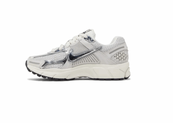 Nike Zoom Vomero 5 Photon Dust Metallic Silver W - Image 2