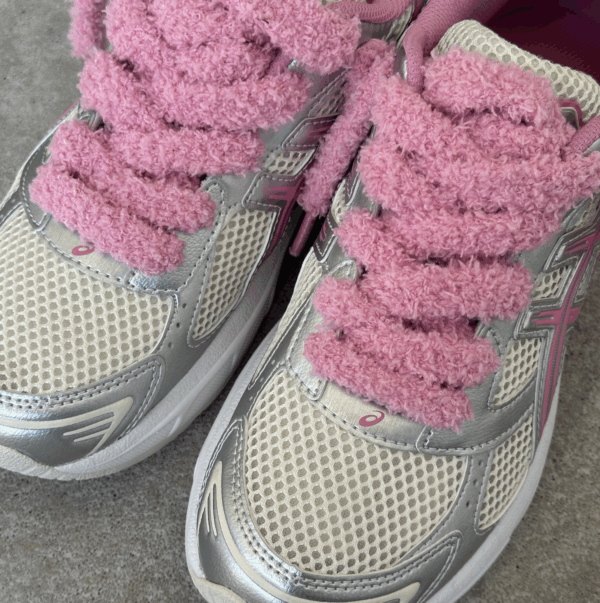 Fluffy Laces Medium Apricot - Image 3
