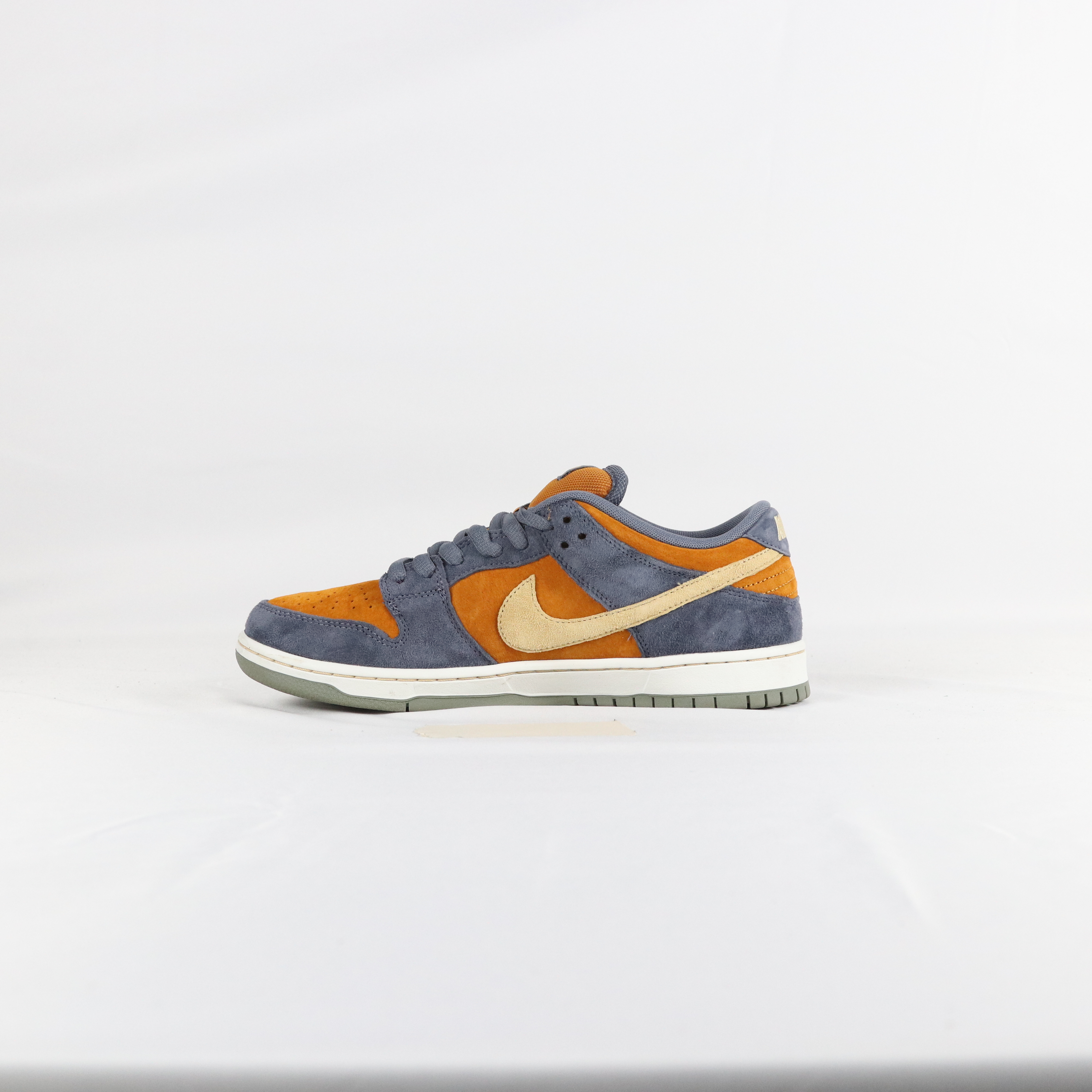 Nike SB Dunk Low Light Carbon Monarch - 44