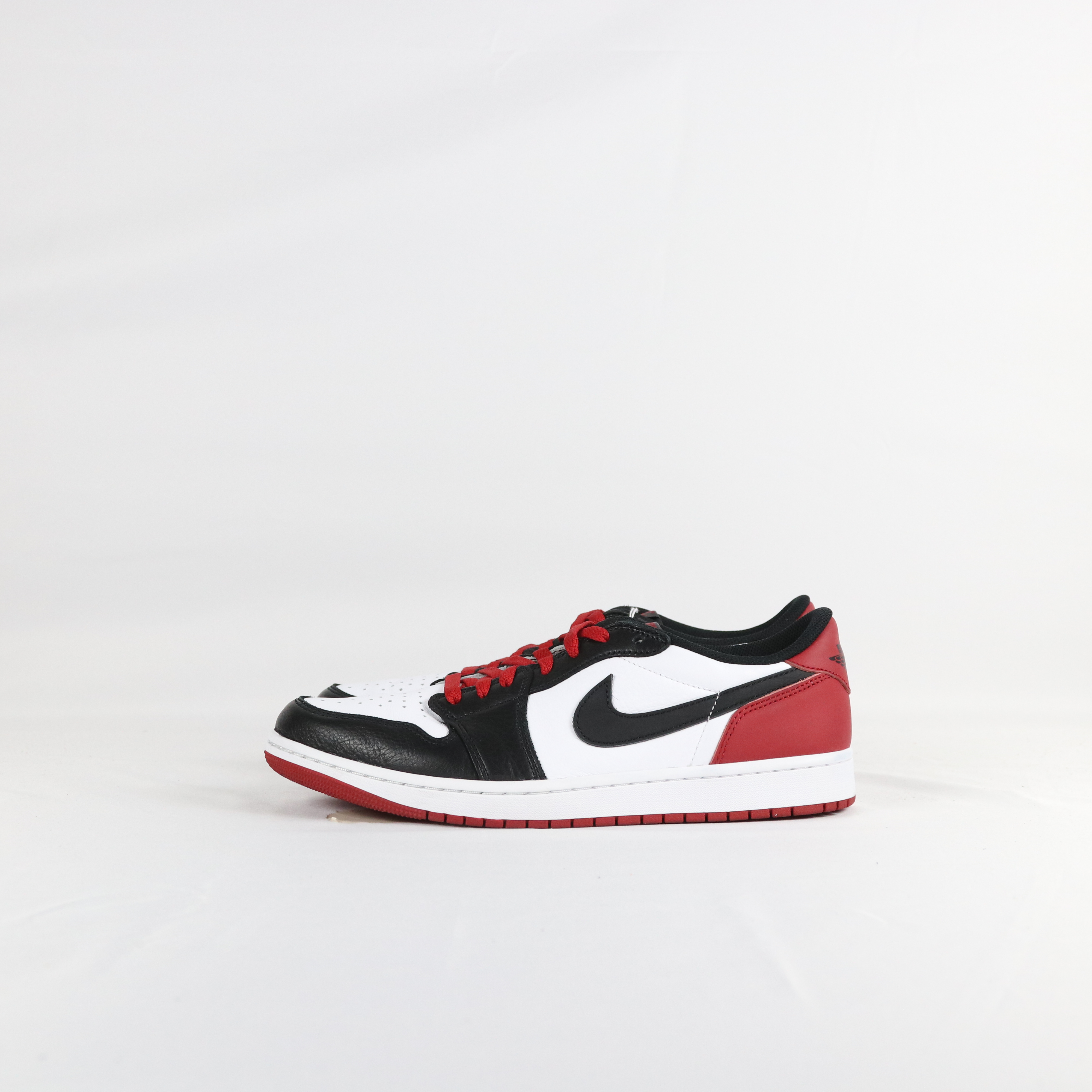 Jordan 1 Retro Low OG Black Toe - 45