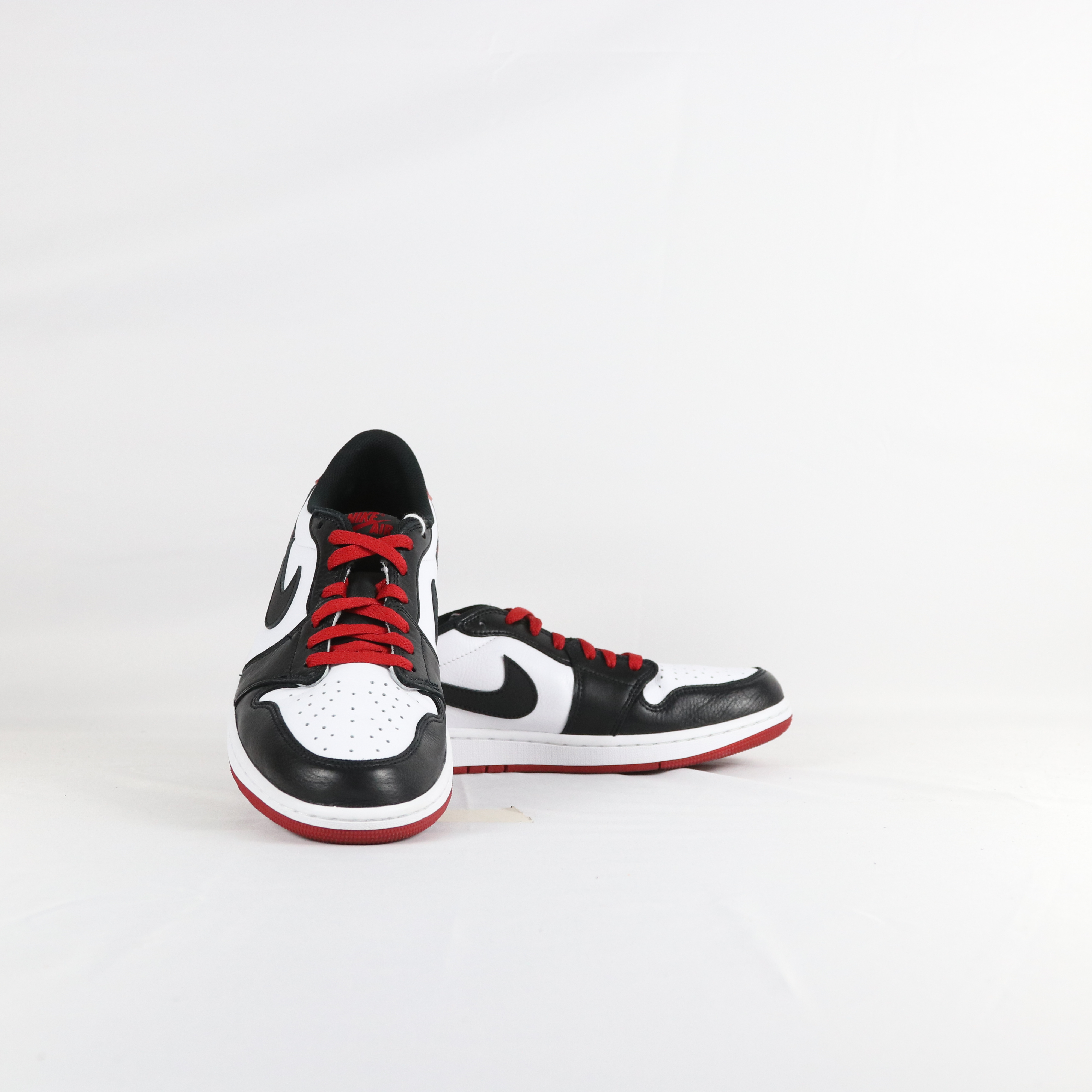 Jordan 1 Retro Low OG Black Toe - 45