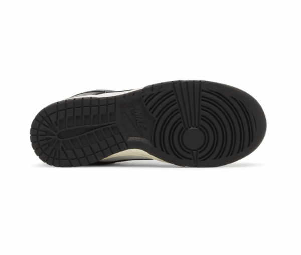 Nike Dunk Low Vintage Panda W